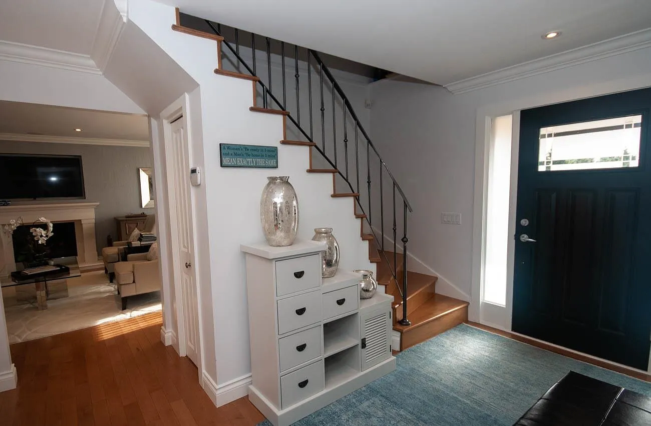 3 bed, 2200 sqft, $6,300 — Photo 3