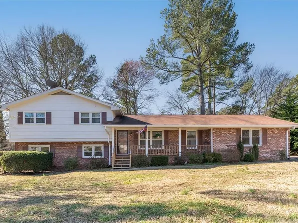 990 Brandywine Dr, Winder, GA 30680