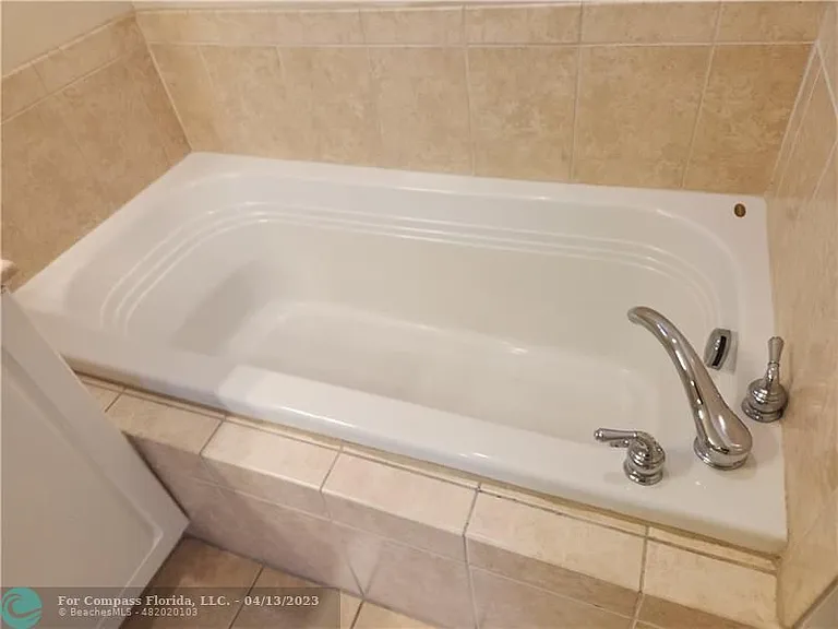 6094 Live Oak Ct #A — Photo 10