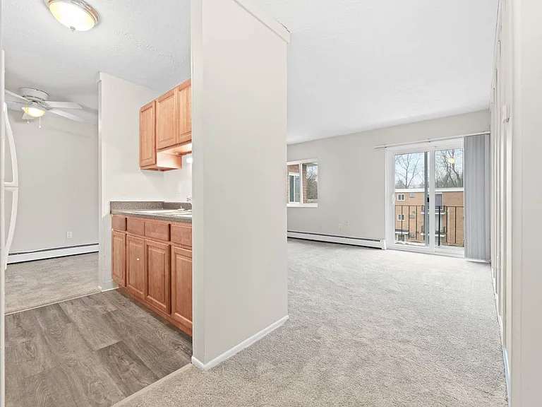 The Hillcrest Apartments — Photo 44