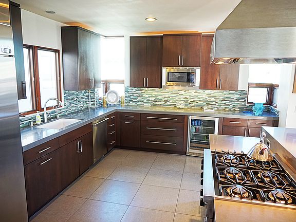 5th image of 3211 Vista Dr