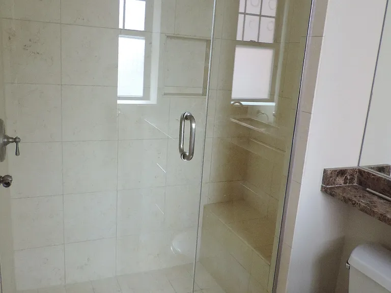 2BD - Bathroom