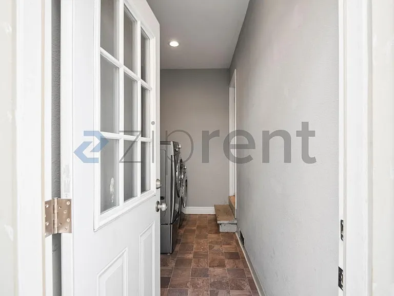 878 Quintinia Dr — Photo 4