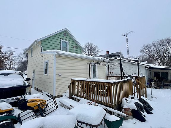 3rd image of 172 W Park Dr
