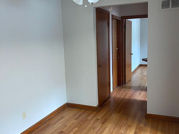5th image of 5029 Jamieson Ave #2F