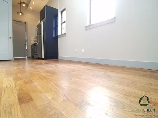 Rented by Evergreen Apartments BK | media 12