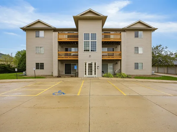 600 Colton Cir NE Unit 4, Cedar Rapids, IA 52402