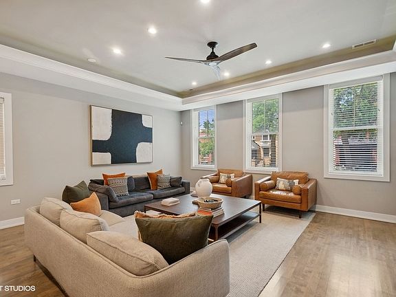 3rd image of 441 E Oakwood Blvd #1