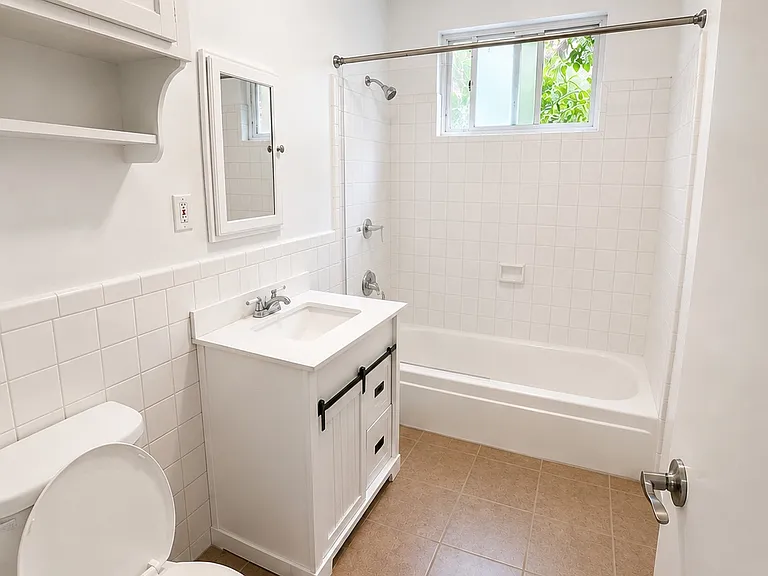 1427 N Gardner St #22 — Photo 4