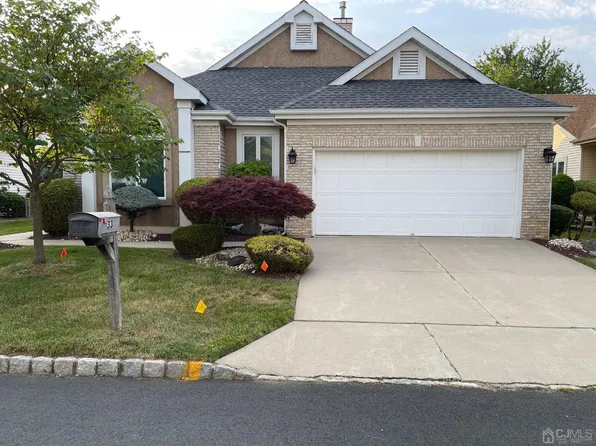 33 Brighton Ct, Monroe Township, NJ 08831