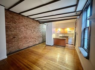 2039 Walnut St APT 2R, Philadelphia, PA 19103