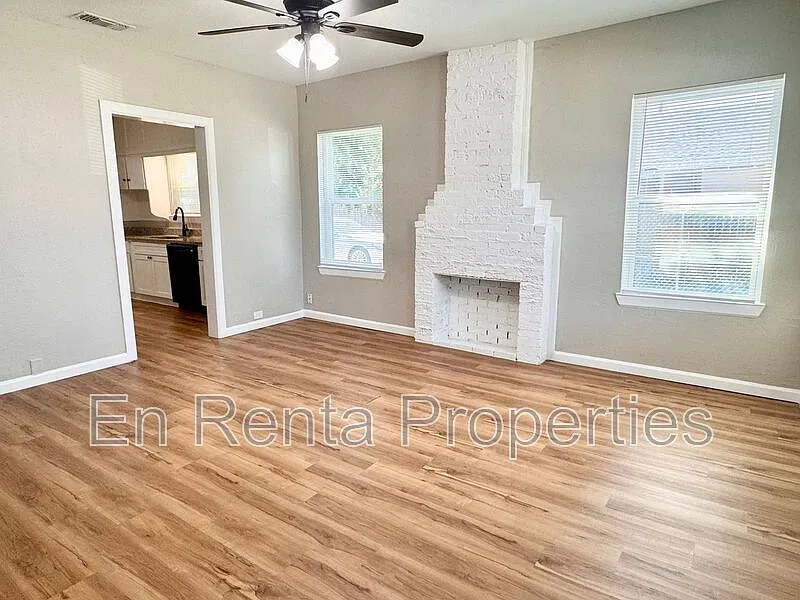 3 bed, 1.0 bath, 1010 sqft, $1,595 — Photo 2
