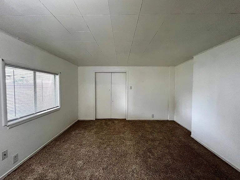 1003 S 8th St — Photo 16