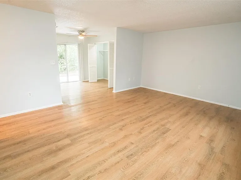 1277 Sylvia Ave — Photo 8