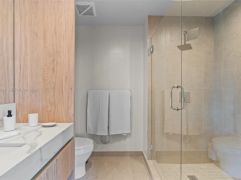 11 NE 6th St #1601 — Photo 28