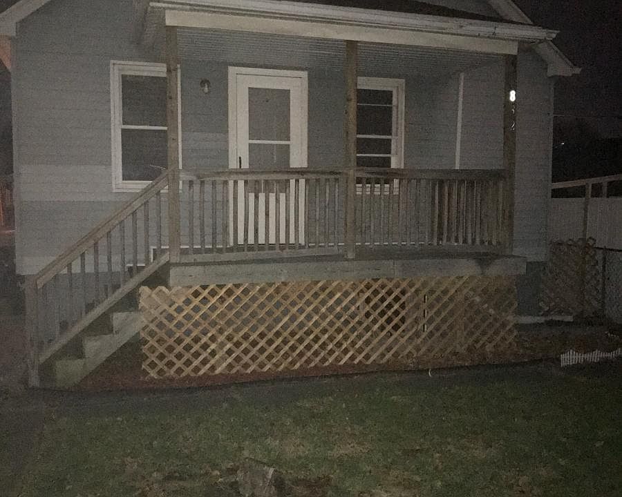 2nd image of 832 Plum St