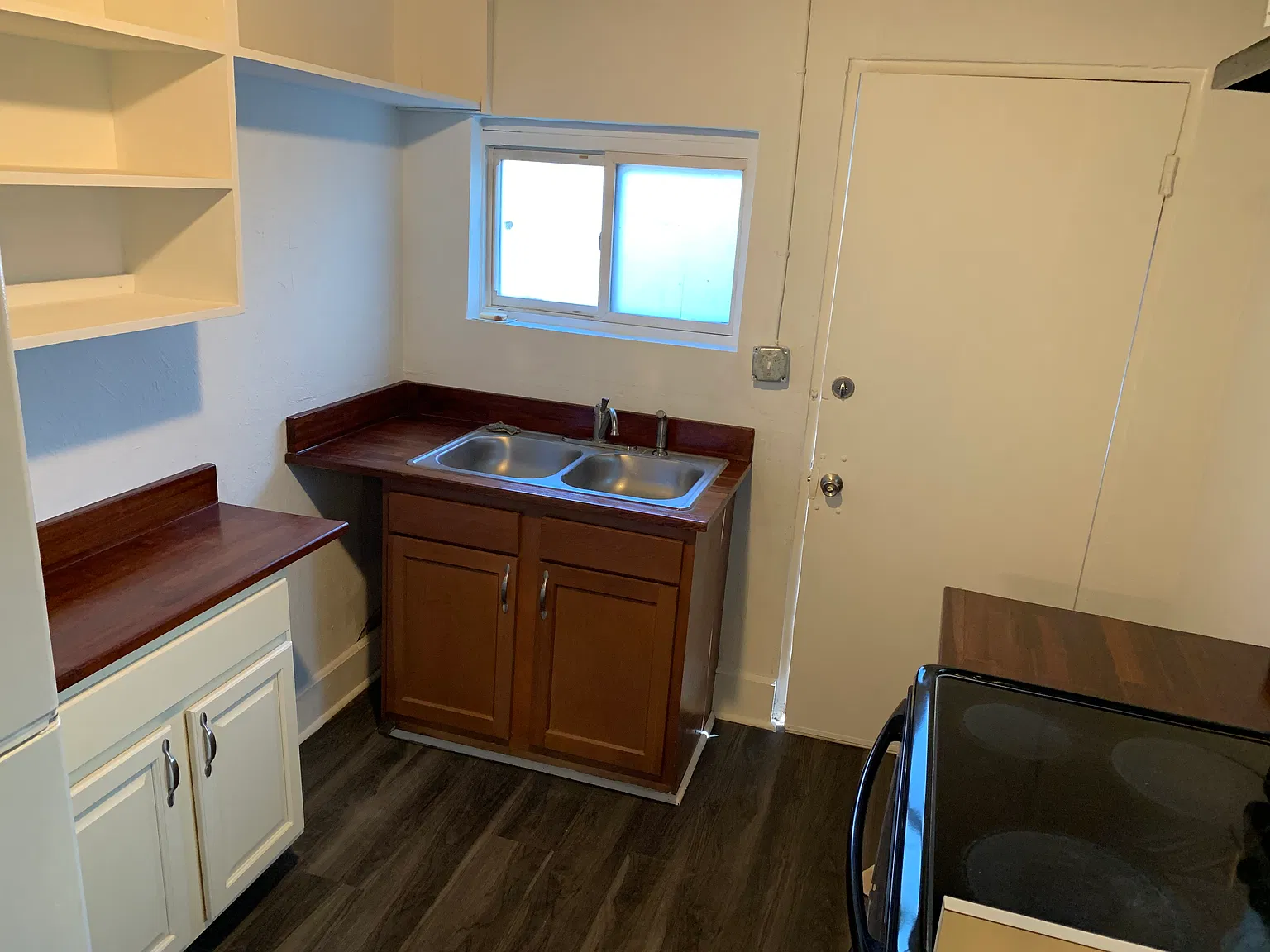 3 bed, 1008 sqft, $1,900 — Photo 3