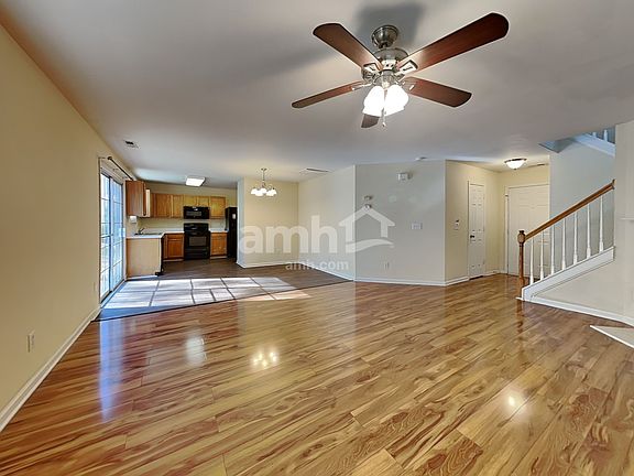 4th image of 204 Cloverdale Dr