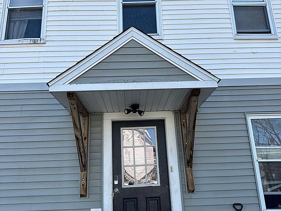 5th image of 211 Douglas St APT 6