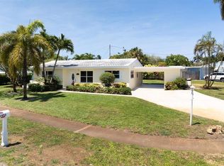 1452 Crest Dr, Lake Worth, FL 33461