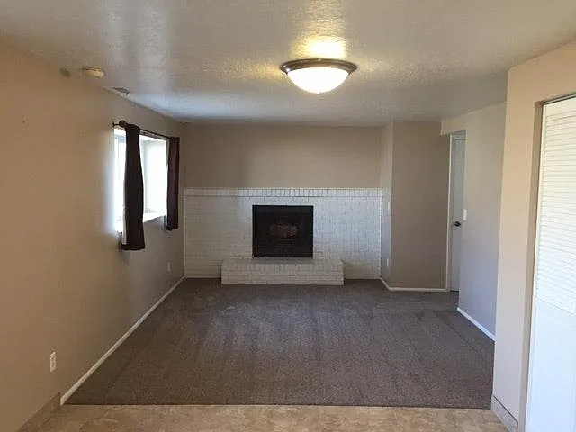 3 bed, 1.5 bath, 1321 sqft, $1,750 — Photo 3