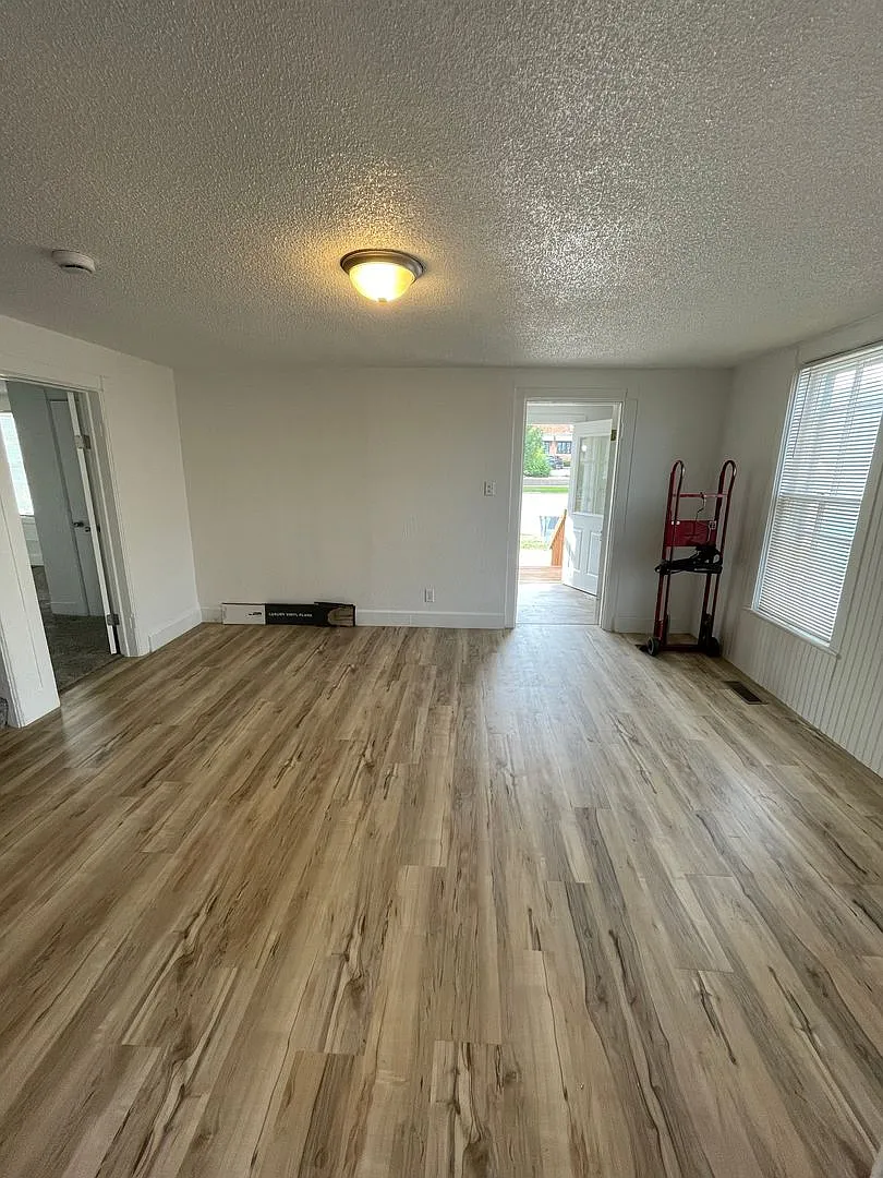422 Columbus St — Photo 2