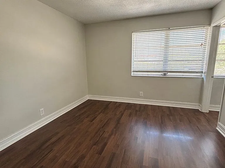 Bellagio Apartments — Photo 73