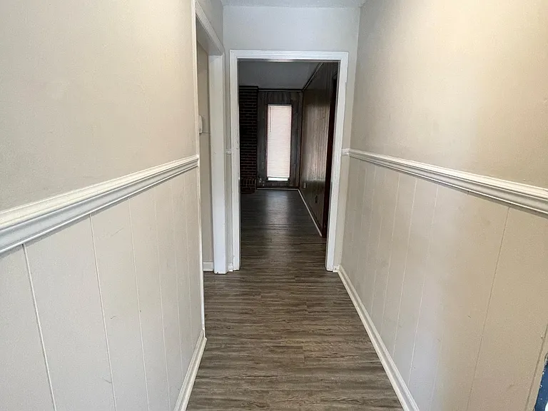 817 Robin Hood Trl — Photo 10