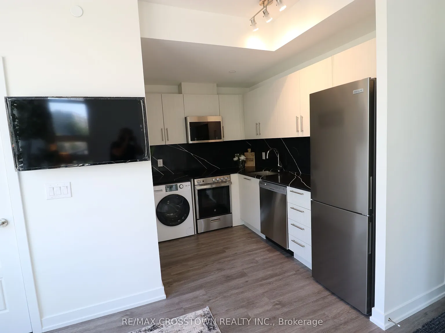 Studio, $1,775 — Photo 2