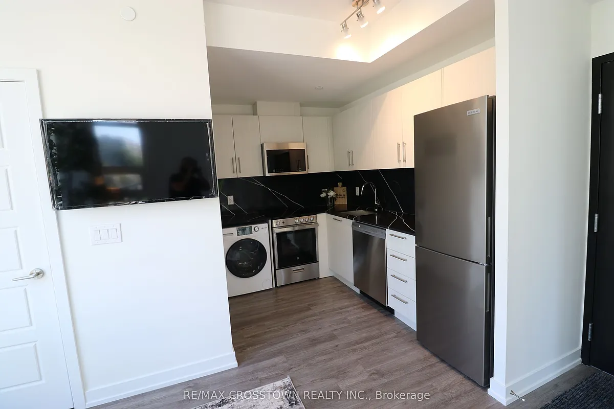 Building Photo - 861 Sheppard Ave W #57