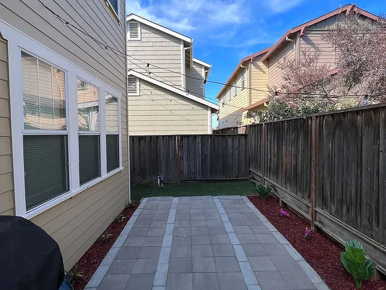 588 Gardenia Pl — Photo 18