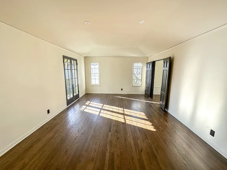119 S Flores St #1/2 — Photo 7