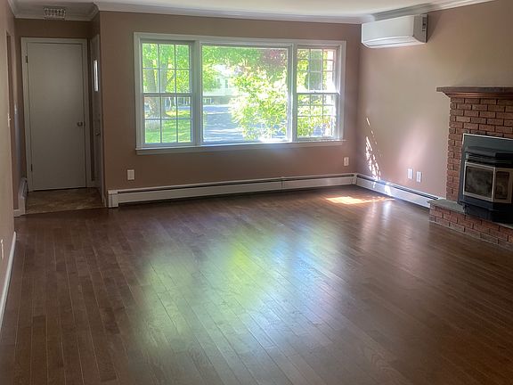 2nd image of 94 Baldwin Ln