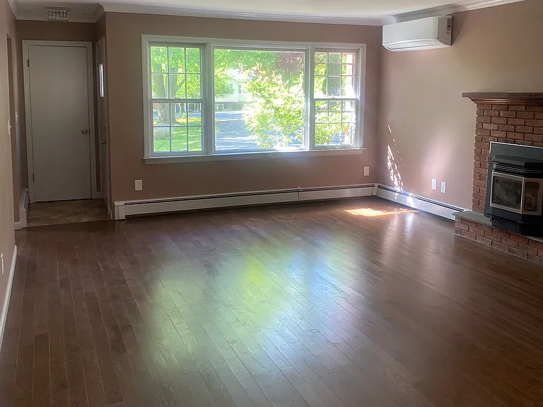 94 Baldwin Ln — Photo 2