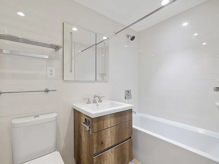 123 E 54th St #8A — Photo 5
