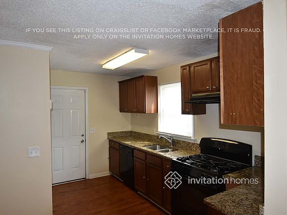 4th image of 1540 Rose Garden Ln