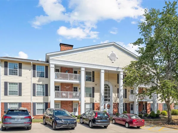 15631 Hedgeford Ct APT 22, Chesterfield, MO 63017