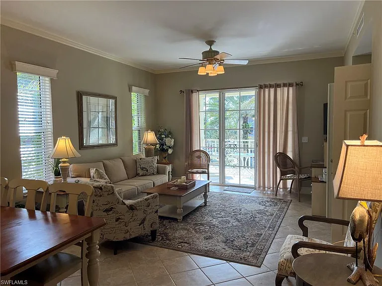 5068 Annunciation Cir #4211 — Photo 5