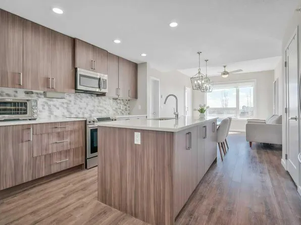 8531 W 8a Ave SW #402, Calgary, AB T3H 1V4