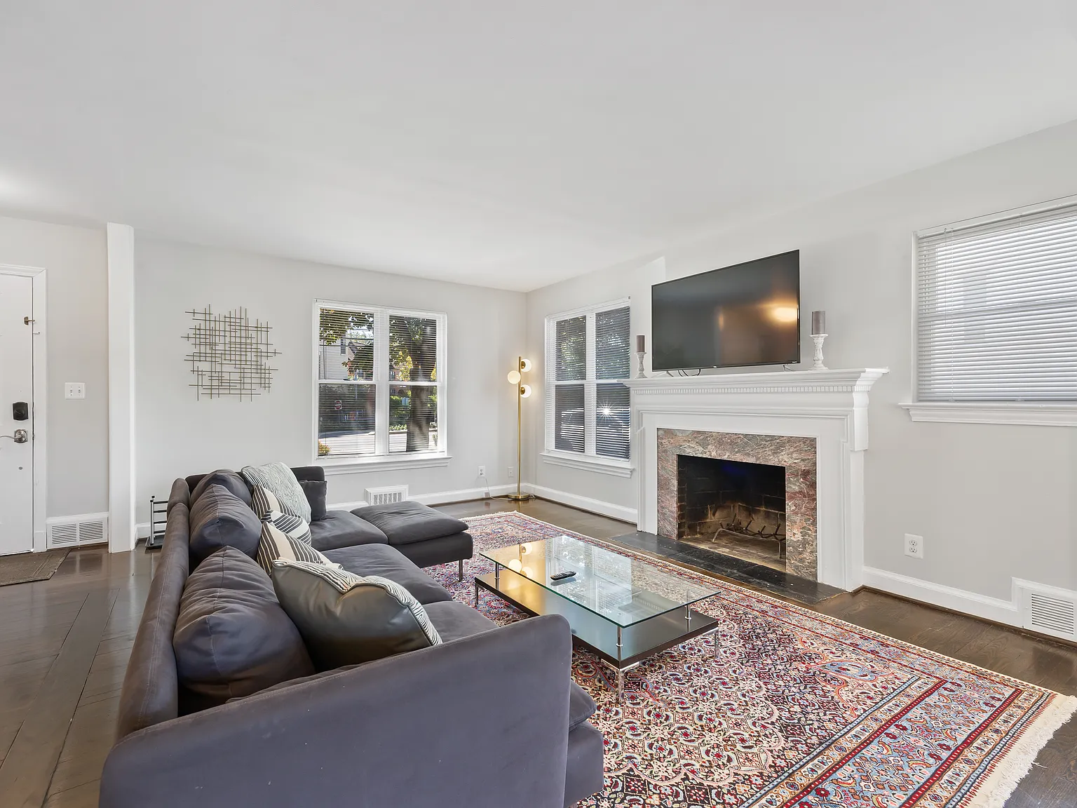 4 bed, 2400 sqft, $6,600 — Photo 2