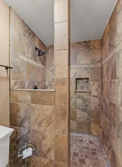 1145 Dunbarton Ln — Photo 22