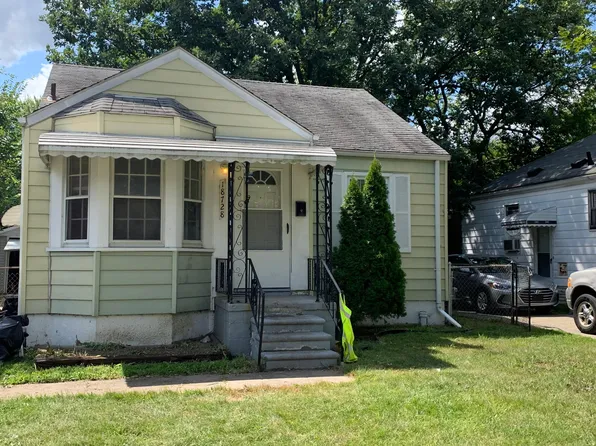18728 Elkhart St, Harper Woods, MI 48225