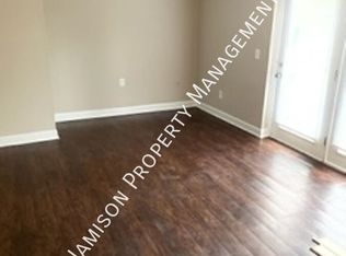 910B Log Cabin Rd, Charlotte, NC 28213