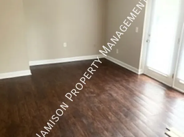 910B Log Cabin Rd, Charlotte, NC 28213