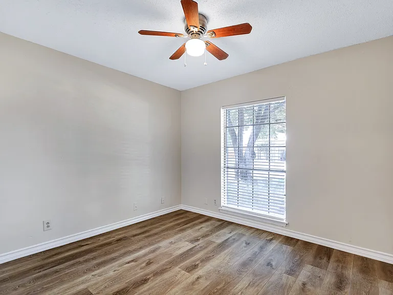 6123 Pecan Trl — Photo 12