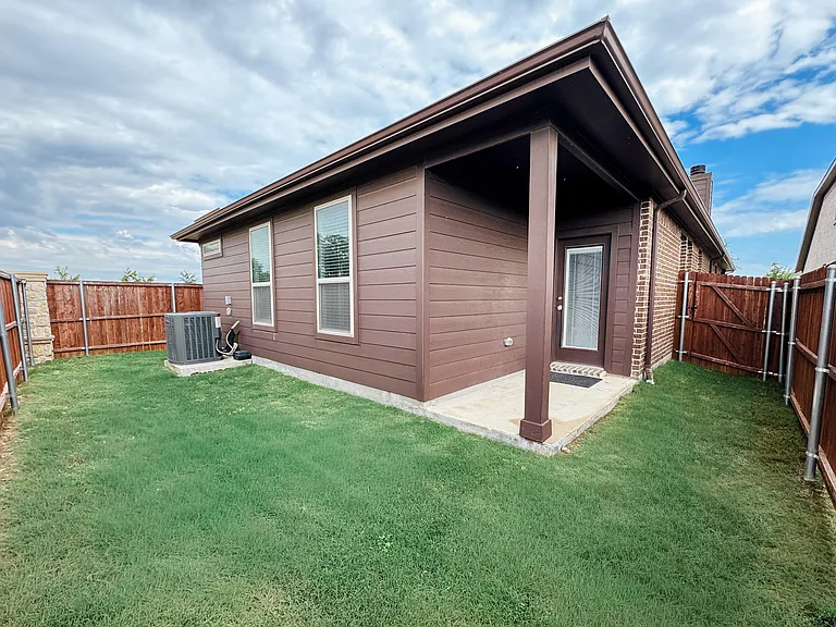 3227 Shortgrass Ln — Photo 16