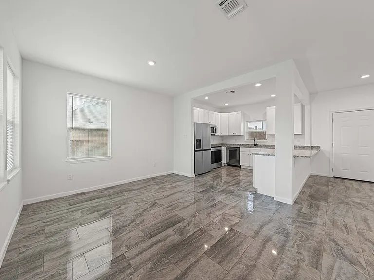 323 Gabriel St #101 — Photo 5