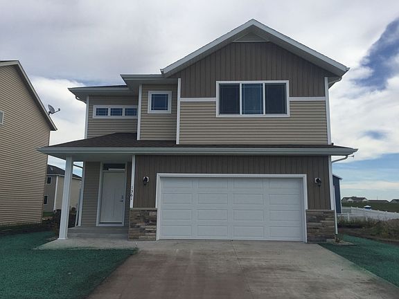 3rd image of 1361 Goldenwood Dr