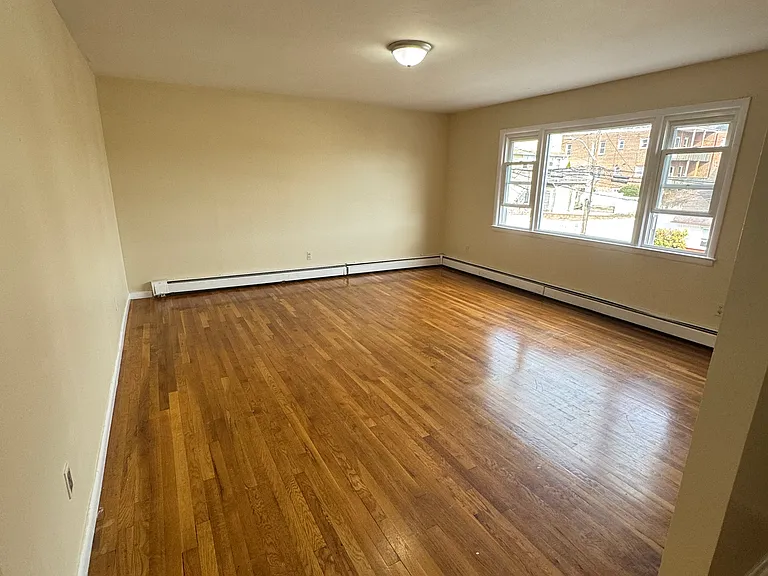 Mary Lou Ave — Photo 1