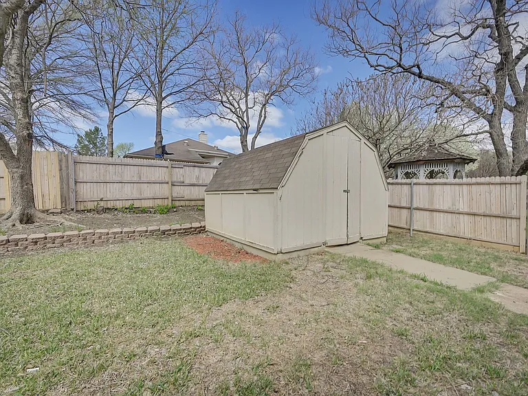 1521 Stratford Dr — Photo 38